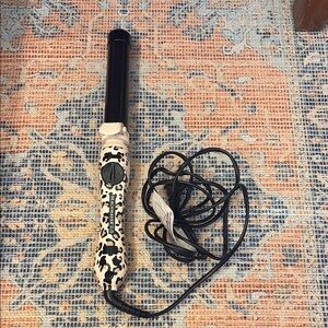 Beachwaver rotating curling wand